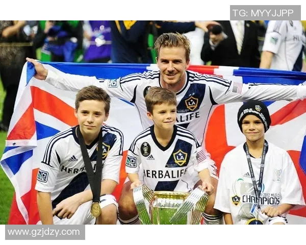 足球界新星魅力四射 他的英俊外貌与球场技艺让粉丝为之疯狂